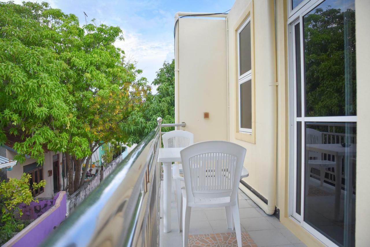Nalaveshi Inn Huraa Exterior photo