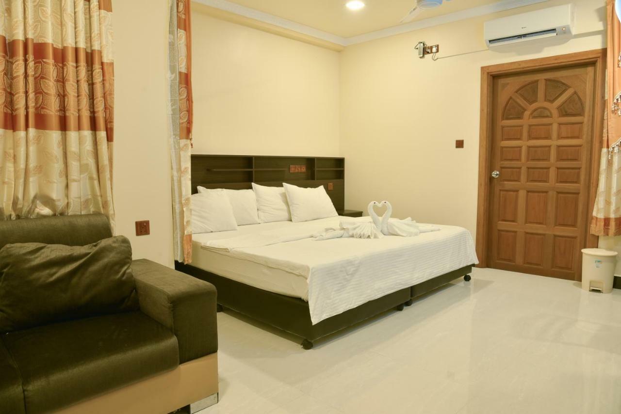 Nalaveshi Inn Huraa Exterior photo
